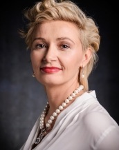 Monika Szela DYREKTOR